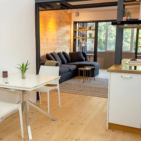 Bright & Spacious 1bd With A Charming Balcony By Flat Mаnager וארנה