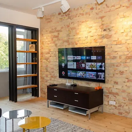 Bright & Spacious 1bd With A Charming Balcony By Flat Mаnager * וארנה