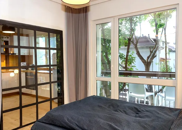 Bright & Spacious 1bd With A Charming Balcony By Flat Mаnager וארנה